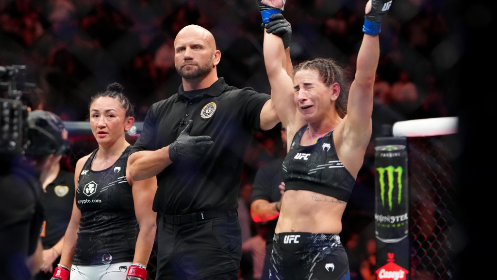 Tecia Pennington stunned by scoring in win over Carla Esparza