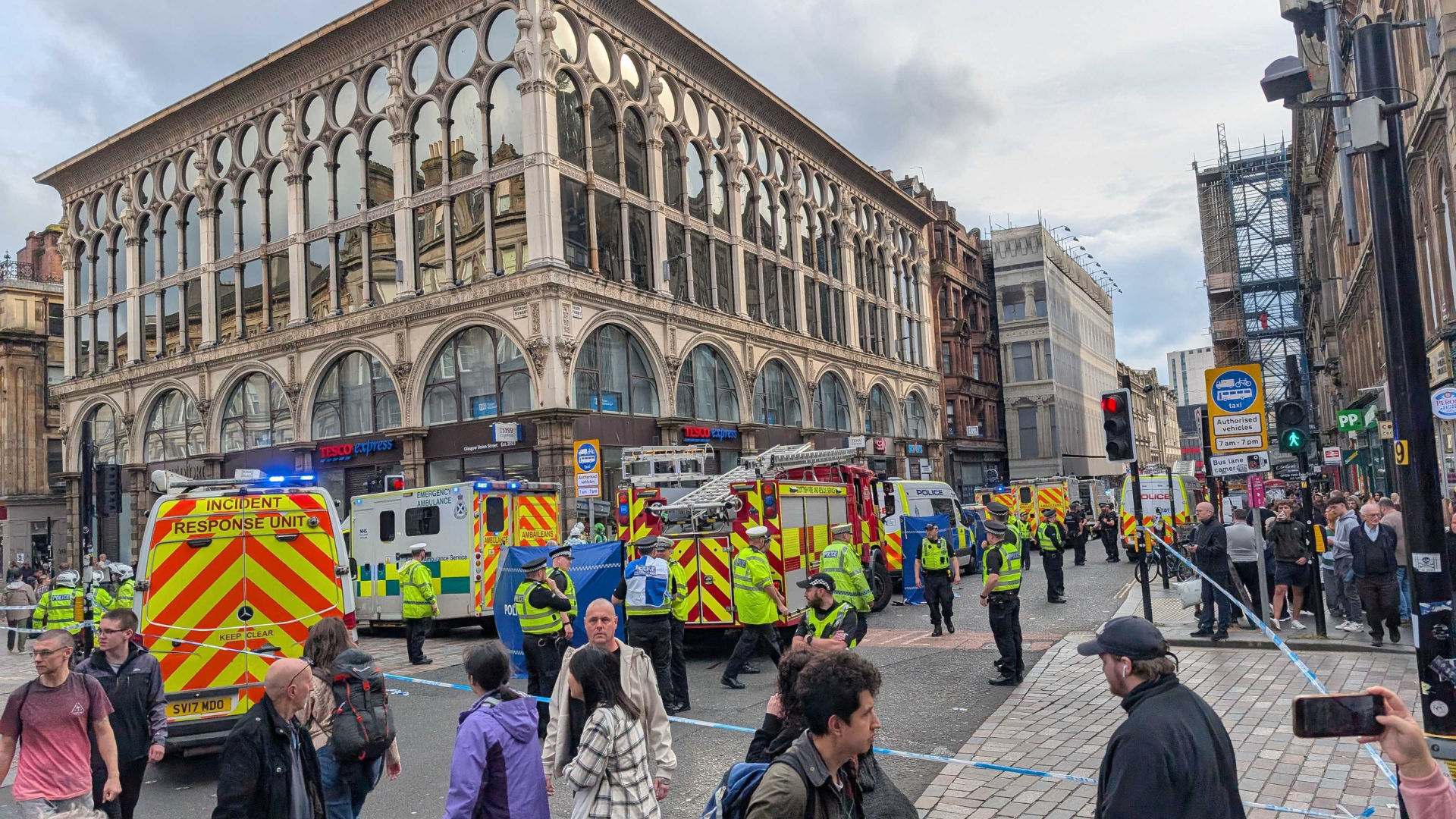 Major incident as black cab ploughs into shoppers on busy Glasgow street