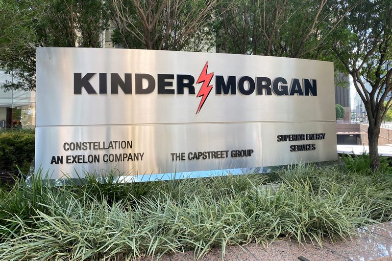 US court puts on hold permits for Kinder Morgan unit to build Tennessee pipeline