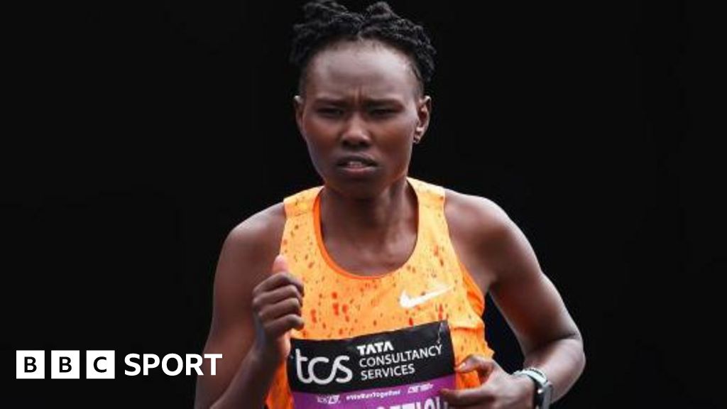 Ruth Chepngetich: Kenyan breaks marathon world record in Chicago