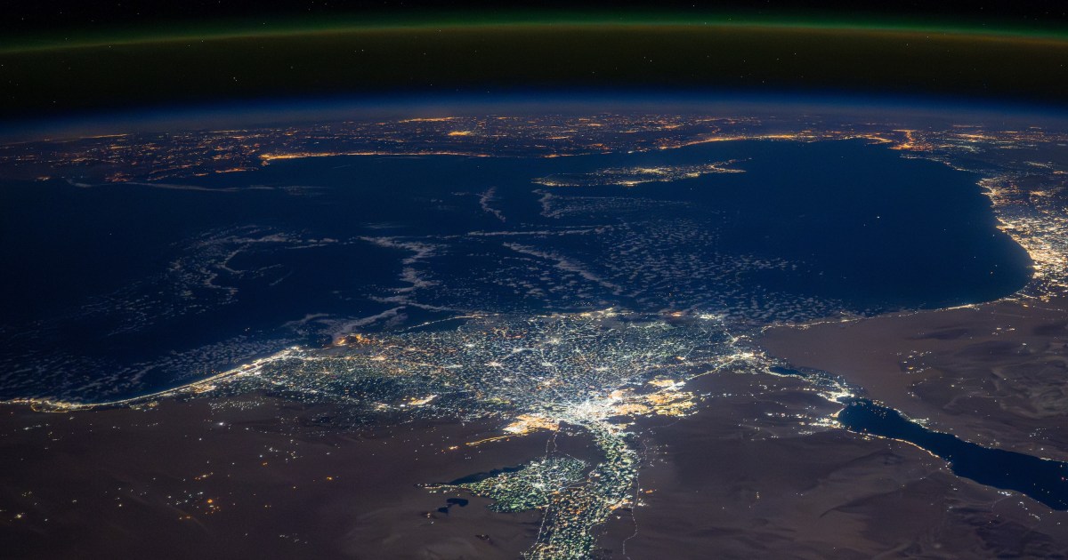 Departing ISS astronaut finds time for stunning night shot