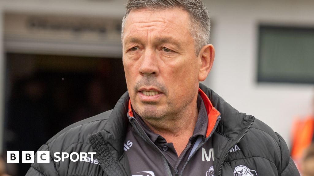 Mark Aston: Sheffield Eagles coach suspended from rugby league for 18 months by RFL