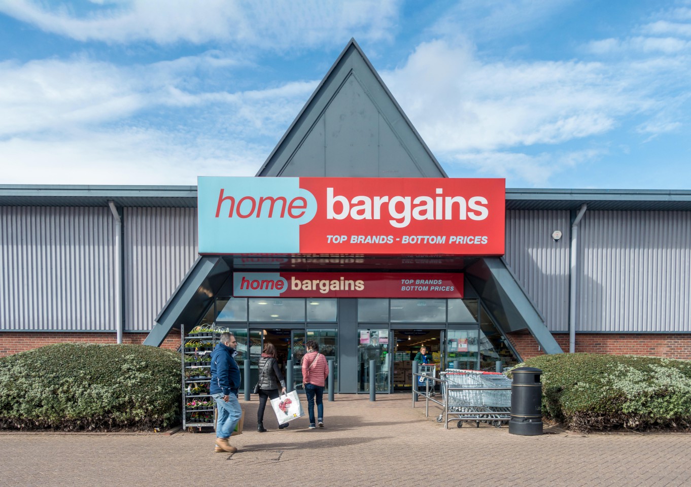 Shoppers rush to Home Bargains to buy 'bargain' Gingerbread-themed gift perfect for Christmas scanning for just £15