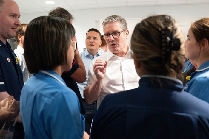 Keir Starmer and Wes Streeting during a visit to University College Hospital in September