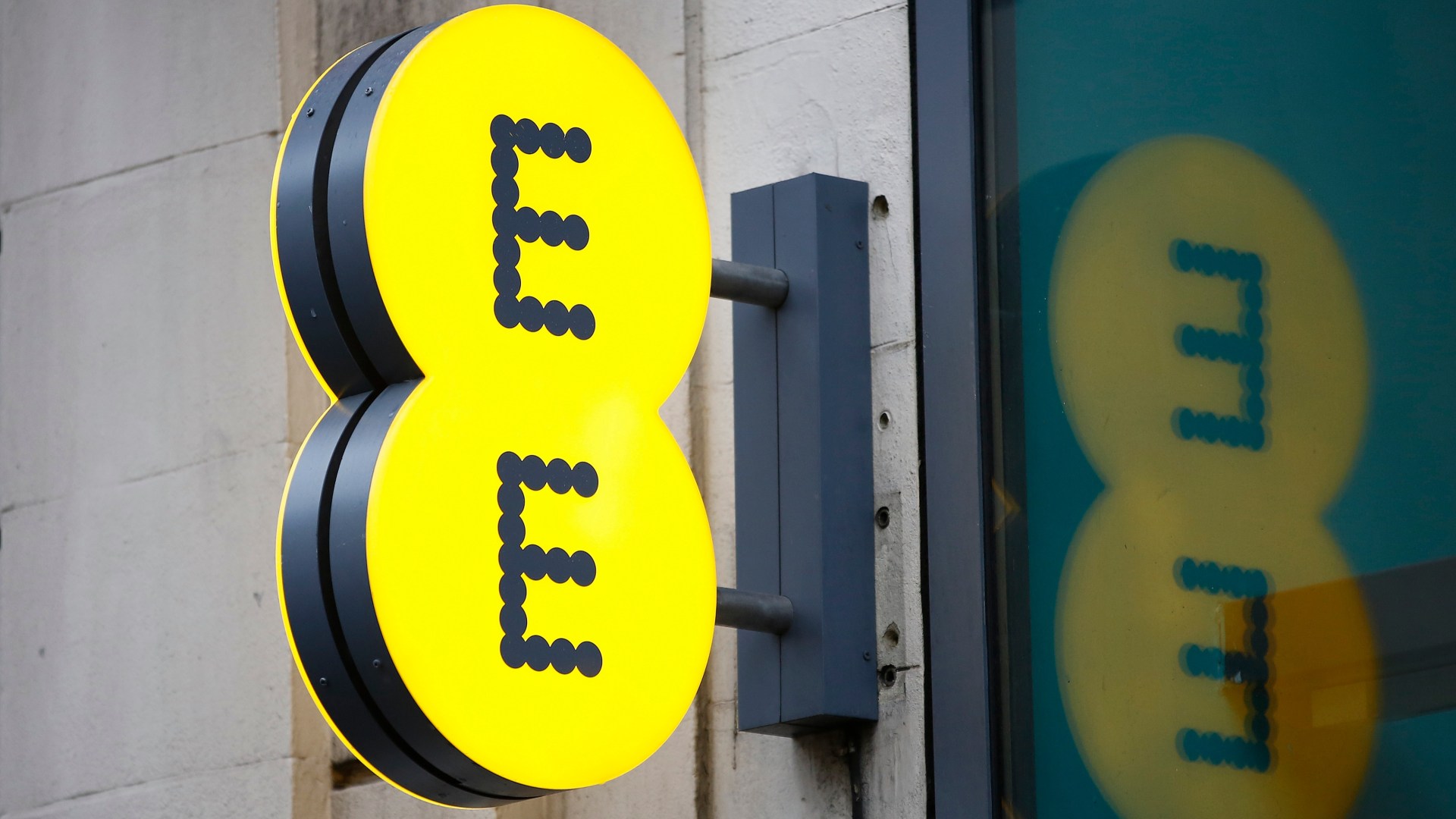 Hundreds of EE customers hit by shock charges of up to £400 in billing blunder - can you get compensation?