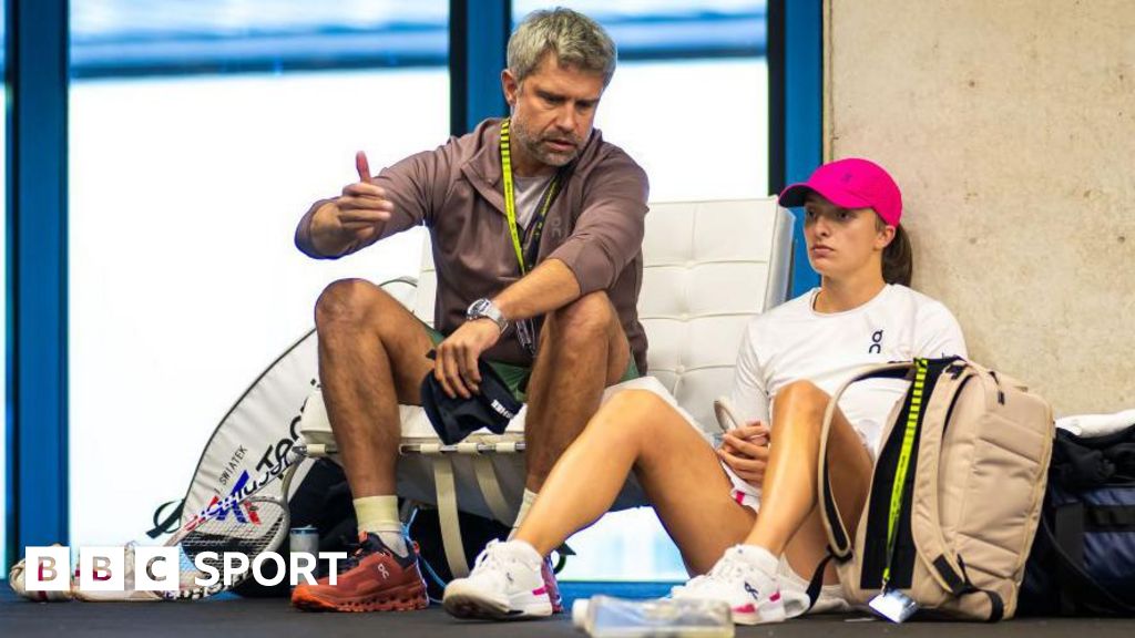 Iga Swiatek: WTA number one splits with coach Tomasz Wiktorowski after three years