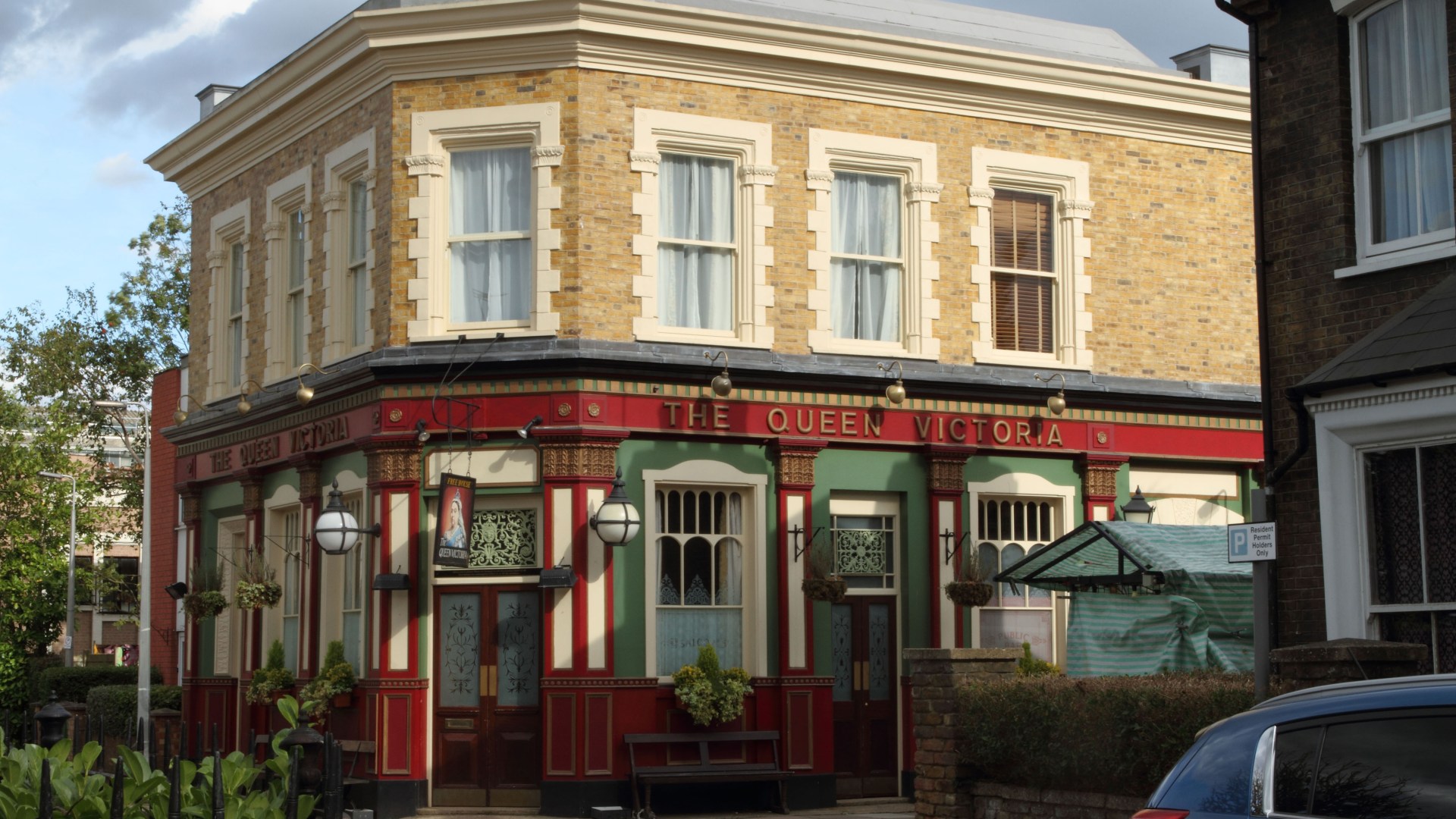 Beloved EastEnders couple set to reunite despite huge secret that threatens everything