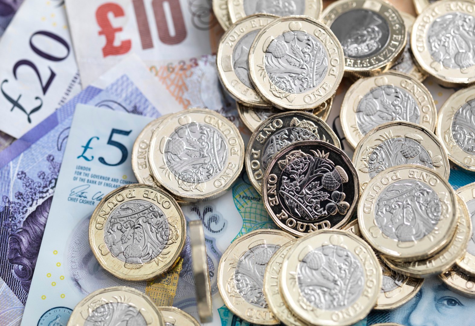 Ultra-rare error on £2 coin with special date makes it worth over FORTY times more - is there one in your pocket?