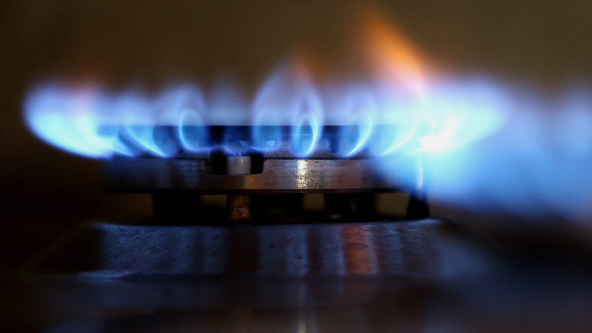 Major energy supplier to pull cheapest fix that's £163 less then the price cap in HOURS - how to find the best deal