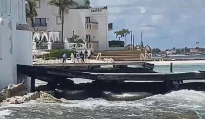 Jet ski riding assassins gun down man on packed beach in front of terrified tourists at top Cancun resort