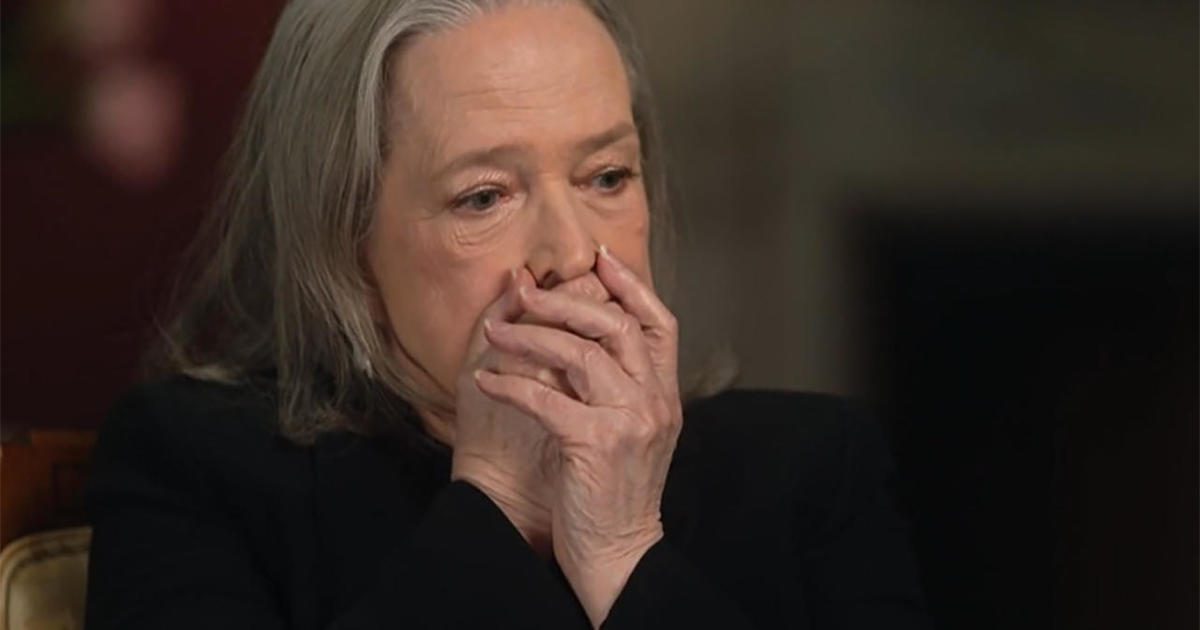 Kathy Bates shocked to learn she did thank her mother in her Oscar speech for "Misery"