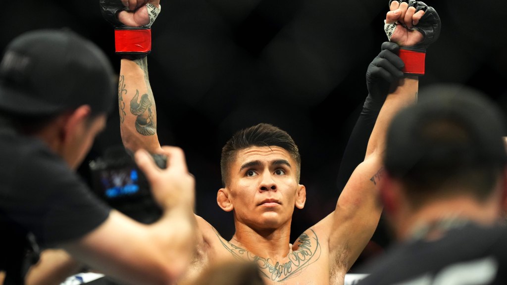 Mario Bautista praises Jose Aldo for taking fight