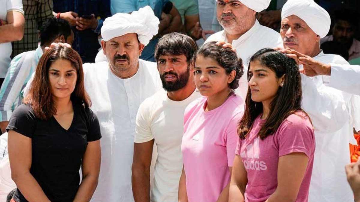 Did farmer leader Naresh Tikait betray Sakshi Malik, other wrestlers during protest against Brij Bhushan Singh?- The Week