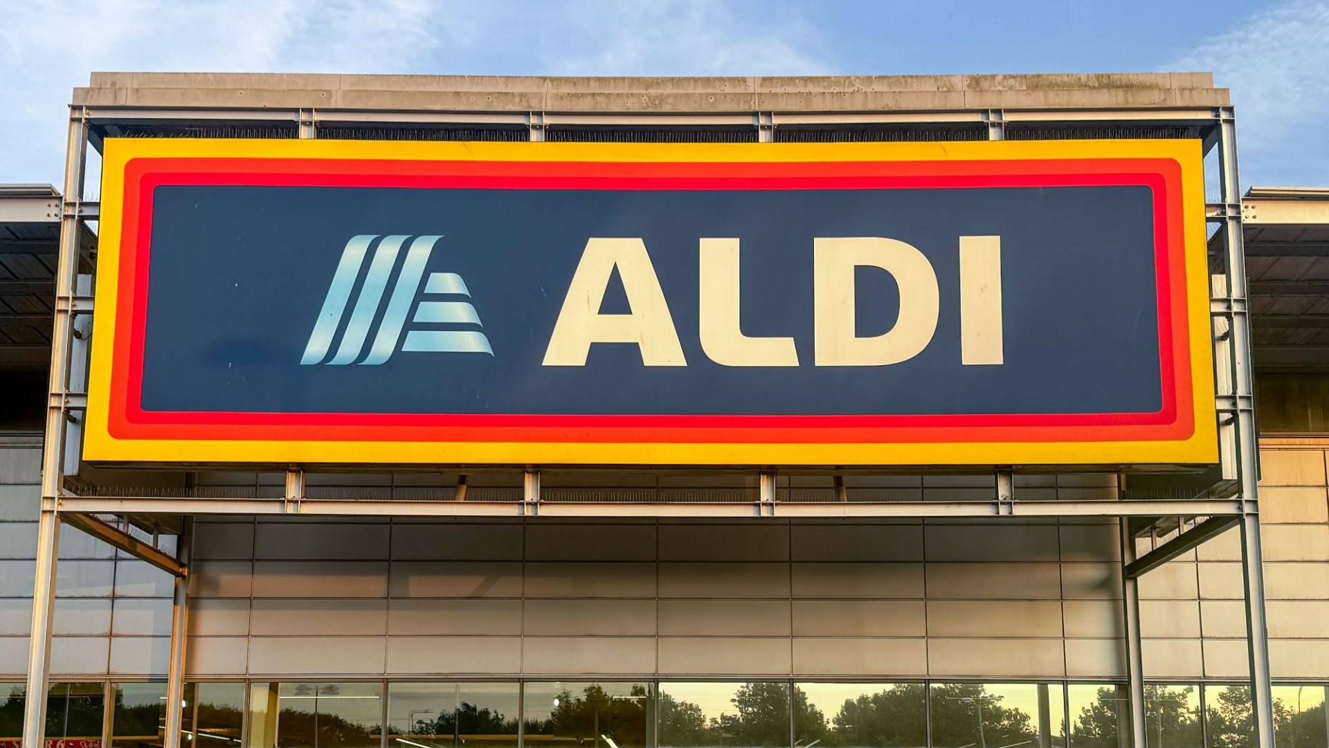 Aldi is selling cosy £8 bedding to stay warm all night without turning the heating on