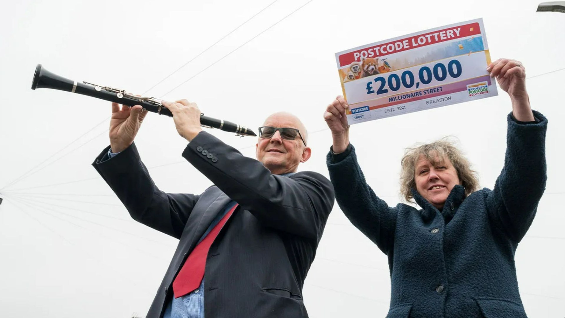 I didn't know I'd entered lottery then won a huge £200,000.. it took them rocking up at my door to finally believe it