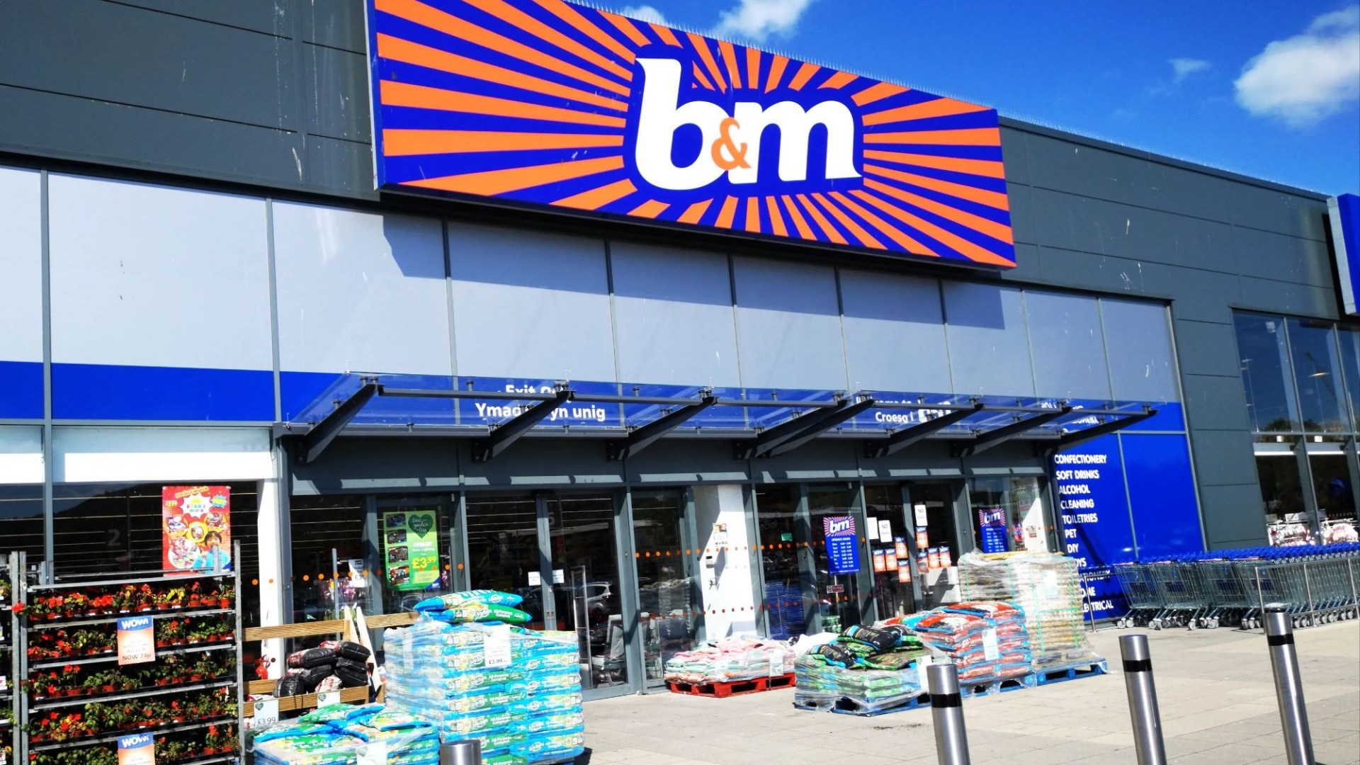 B&M shoppers fill baskets with £2.49 stocking filler that's a dupe of iconic perfume for £45 cheaper