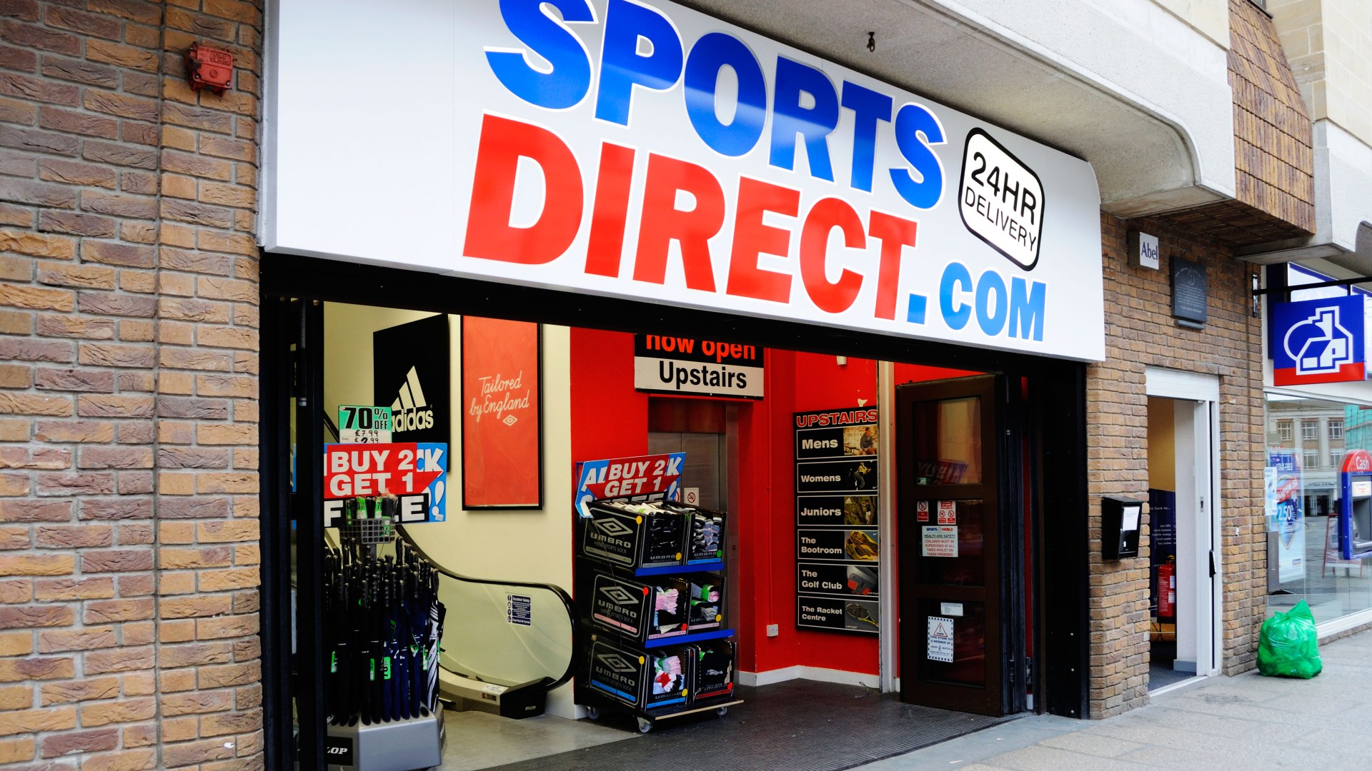 'I need' cry Sports Direct shoppers with popular footwear with £10 price tag scanning for just £1 at checkouts