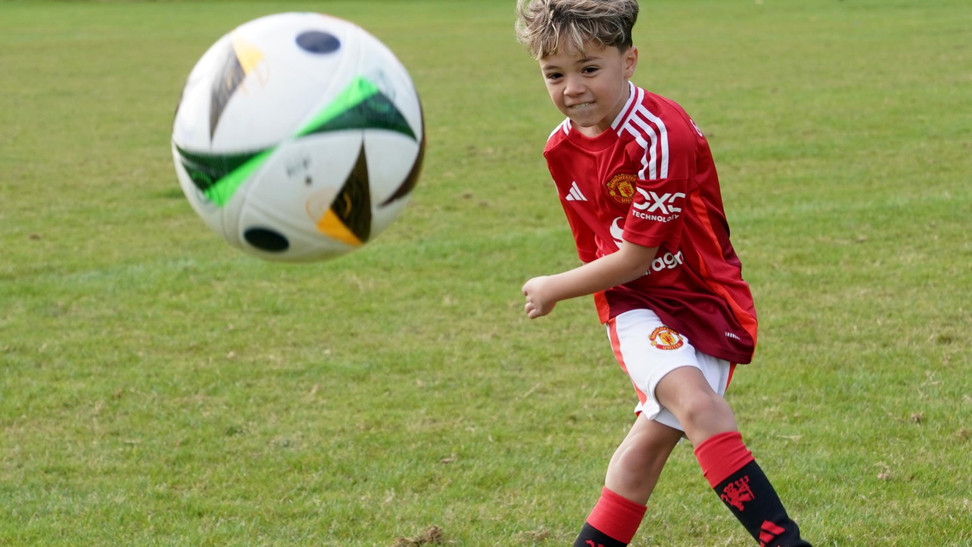 Brave Man Utd fan Anderson Pollard shows off footie skills after giving cancer the boot