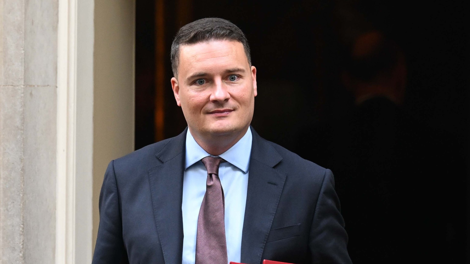 Health Secretary Wes Streeting threatens to take axe to 'overly complex' health quangos in patient safety overhaul