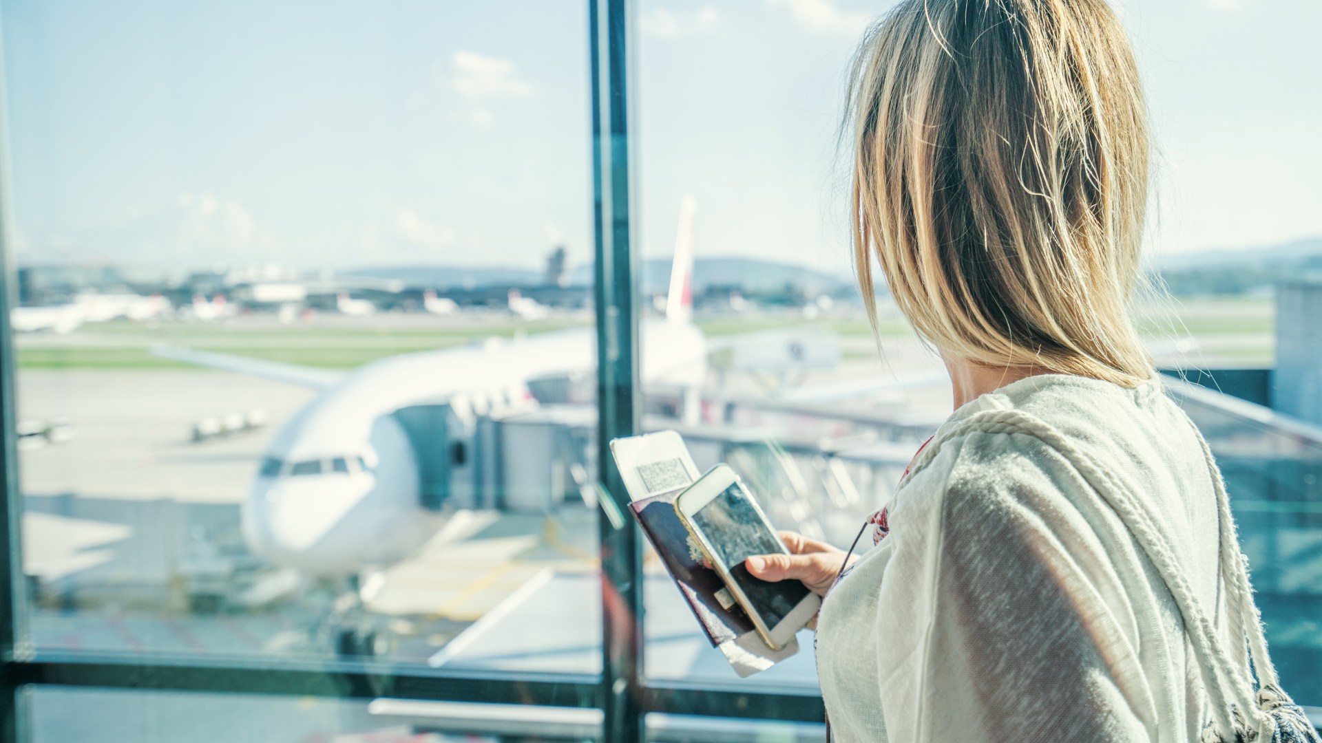 Huge change to rules for millions holidaymakers from today - will you save on your mobile bill?