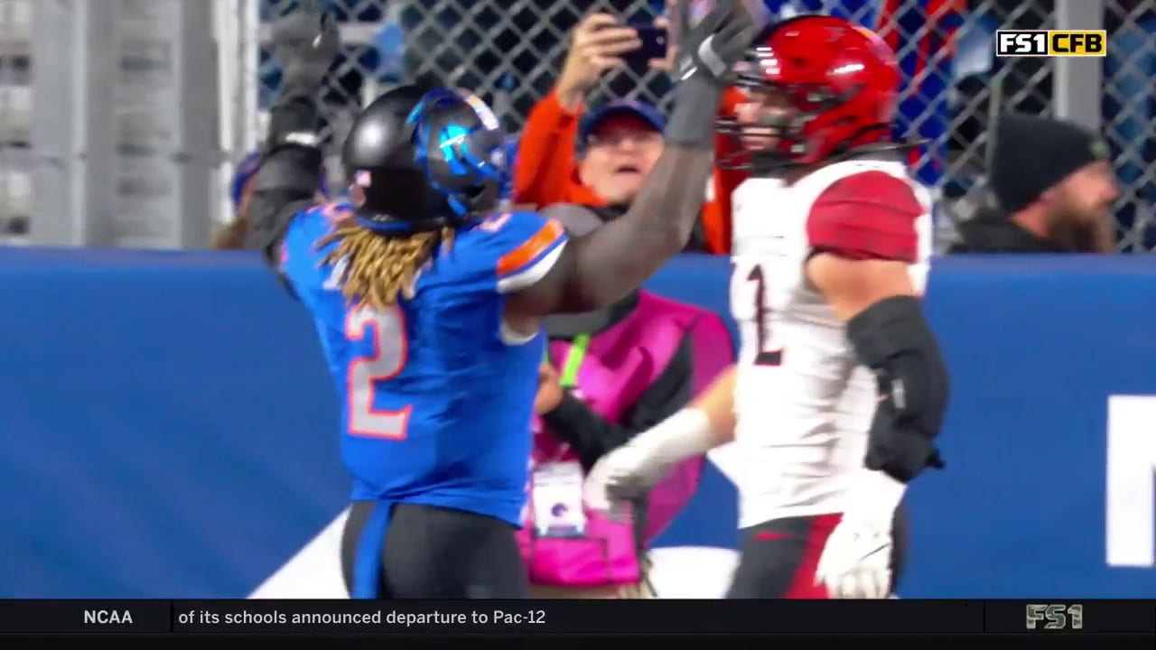 Ashton Jeanty scores his second TD of the night, extending Boise State