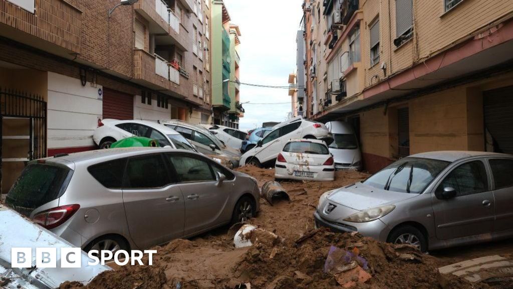 Valencia floods: La Liga managers criticise decision to play weekend games