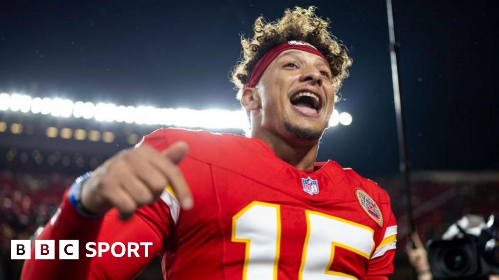 NFL: Patrick Mahomes helps Kansas City Chiefs maintain unbeaten start