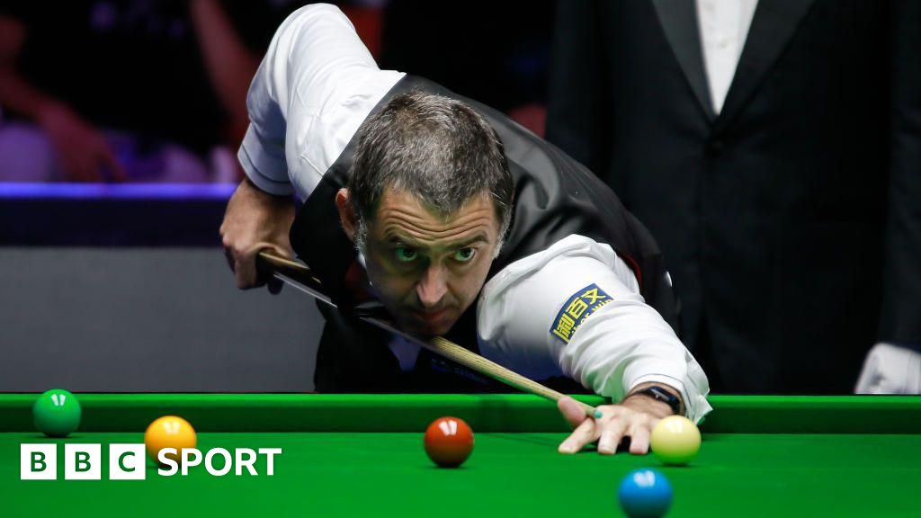 Ronnie O'Sullivan beats women's world number one Mink Nutcharut after safety delays