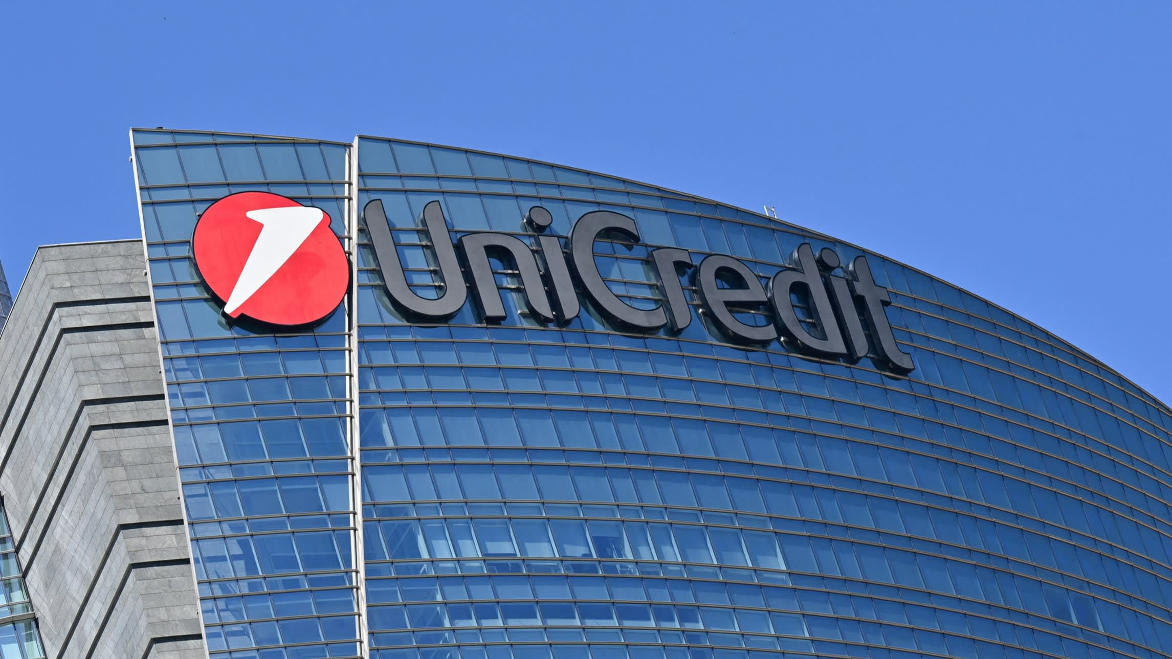 UniCredit raises guidance as profits slip at Commerzbank