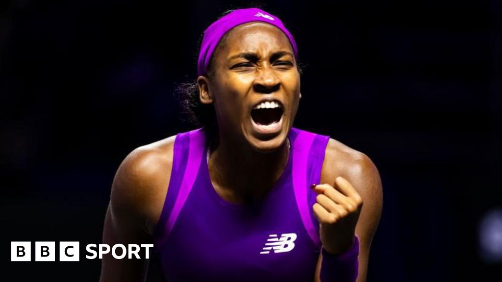 WTA Finals: Coco Gauff beats Iga Swiatek to reach semi-finals