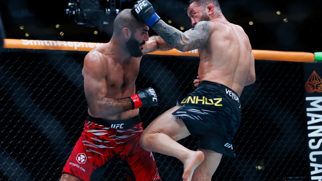 Aiemann Zahabi def. Pedro Munhoz at UFC Edmonton: Best photos