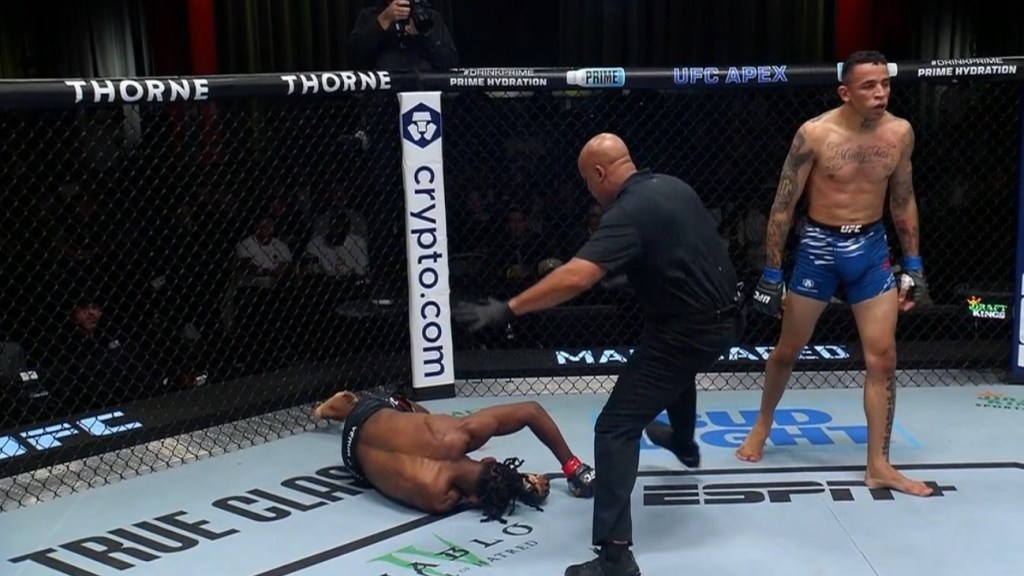 Carlos Prates flattens Neil Magny in Round 1