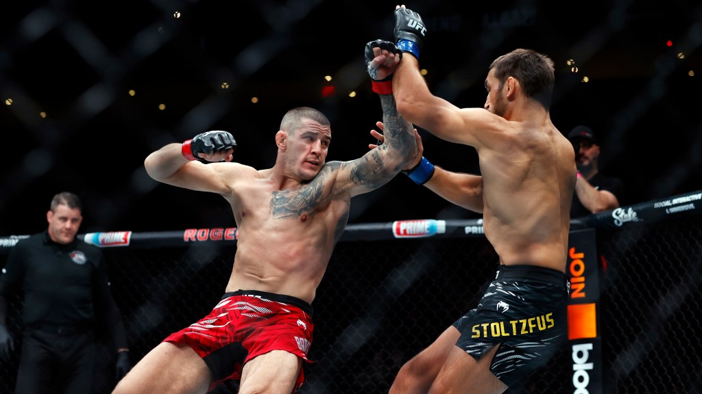 Dustin Stoltzfus def. Marc-Andre Barriault, UFC Edmonton: Best photos