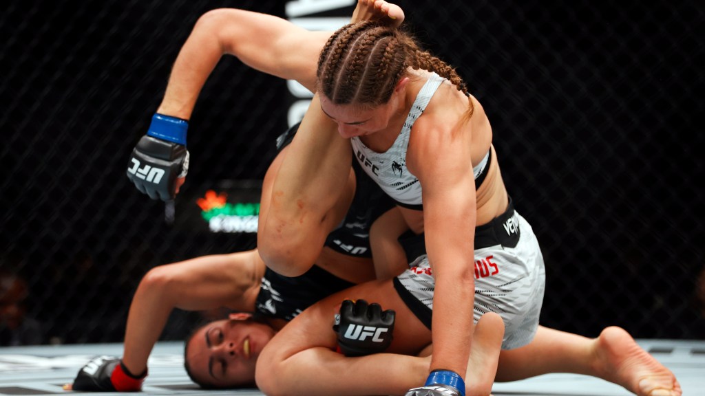 Jasmine Jasudavicius def. Ariane da Silva at UFC Edmonton: Best photos