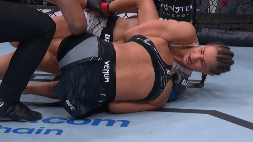 Jasmine Jasudavicius wraps up slick D’arce choke