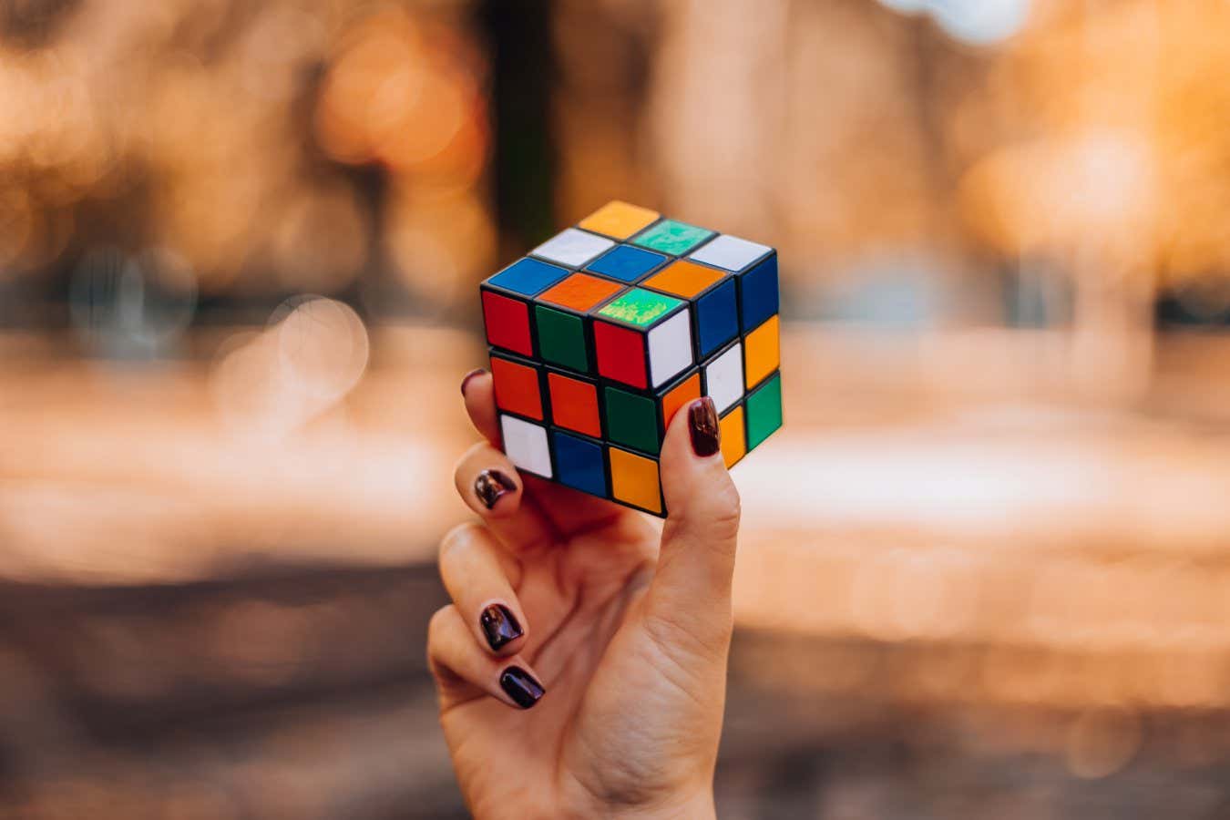 Quantum Rubik's cube has infinite patterns but is still solvable