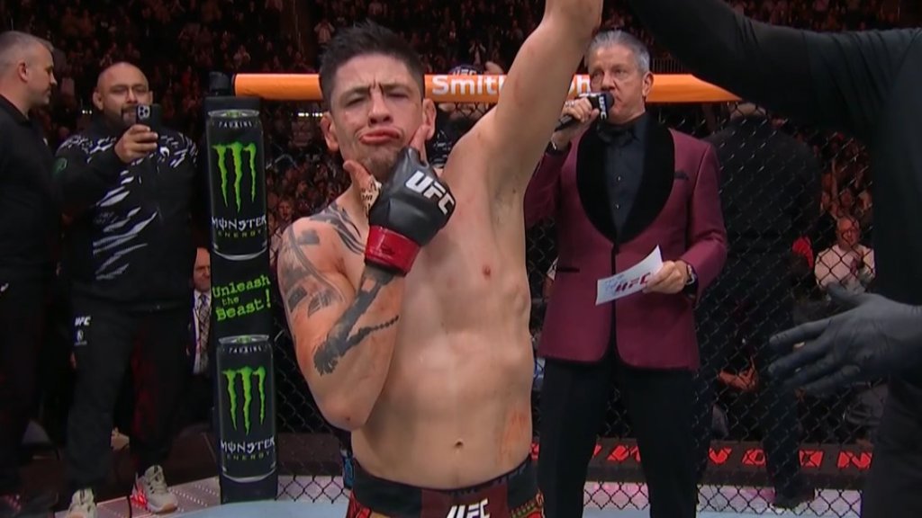 Twitter reacts to Brandon Moreno’s UFC Edmonton win vs. Amir Albazi