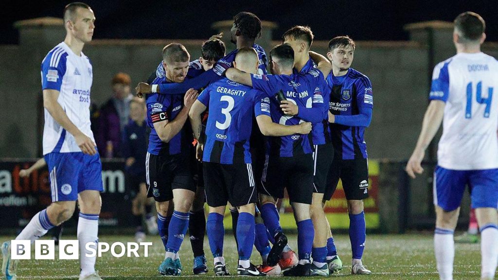 BetMcLean Cup: Late drama for Crusaders and Cilftonville as Armagh stun Glenavon