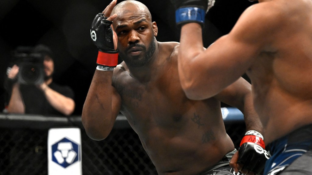 Joe Rogan on what makes Jon Jones’ opponents ‘so vulnerable’