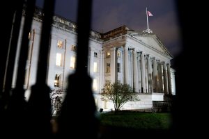 Treasuries Fall as Long Rates Expand Gap Over Short Maturities