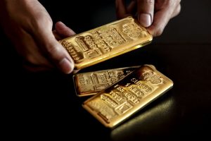 Gold Steadies as Traders Focus on Uncertain 2025 Rate Path