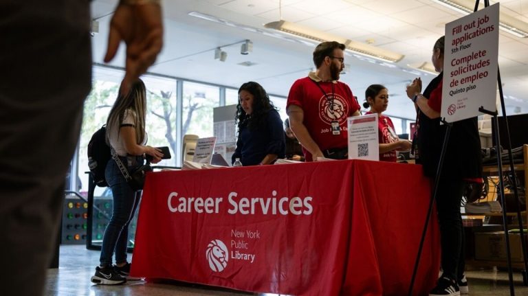 US Weekly Jobless Claims Fall Below Estimates at 219,000