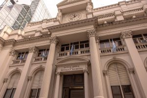 Argentina Sells Most FX Reserves Since 2019 on Importer Demand