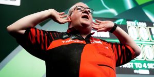 Stephen Bunting sends out Luke Littler warning after 35-minute World Championship rout