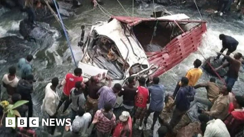 More than 70 killed in Ethiopia after lorry plunges into river