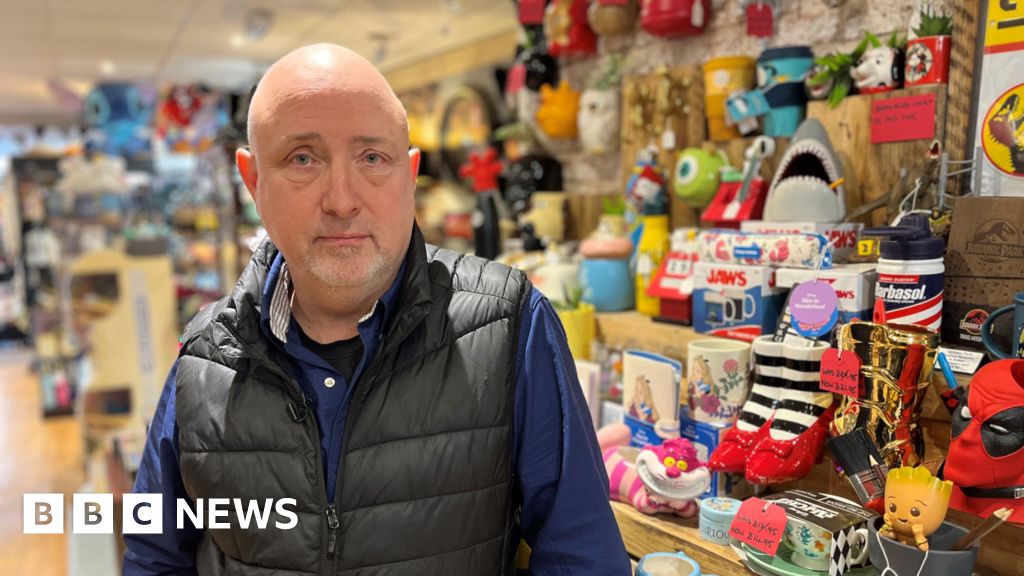 The shopkeepers confronting festive shoplifters