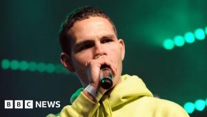 Rapper cleared of raping fan after gig