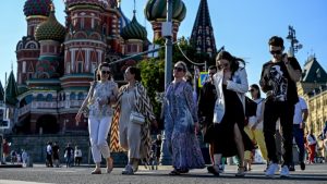 Russians turn to ‘personal shoppers’ to smuggle luxury bags