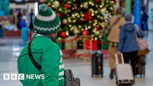 Weather, airport delays disrupt Americans’ Christmas travel