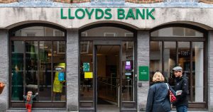 Lloyds customers warned to get free £200 cash before midnight | Personal Finance | Finance